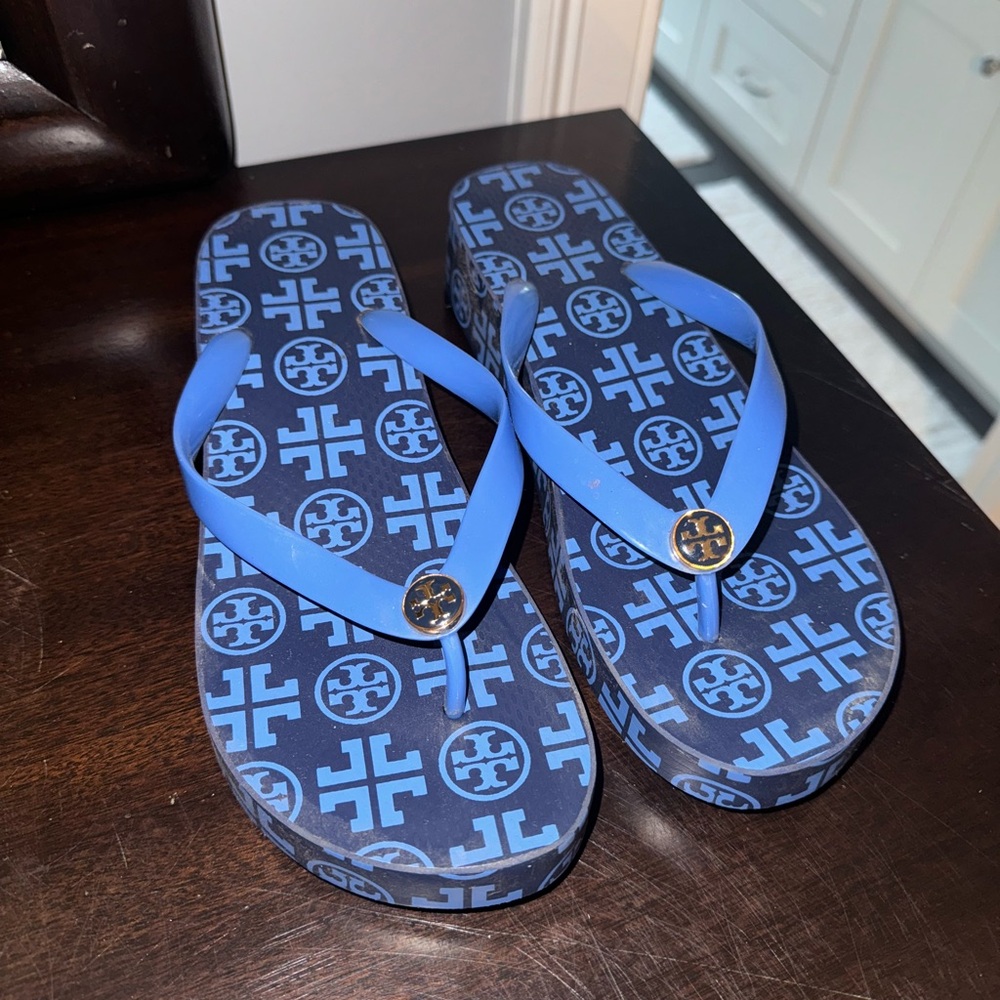 Tory Burch flip flops. Size 10. Great condition.